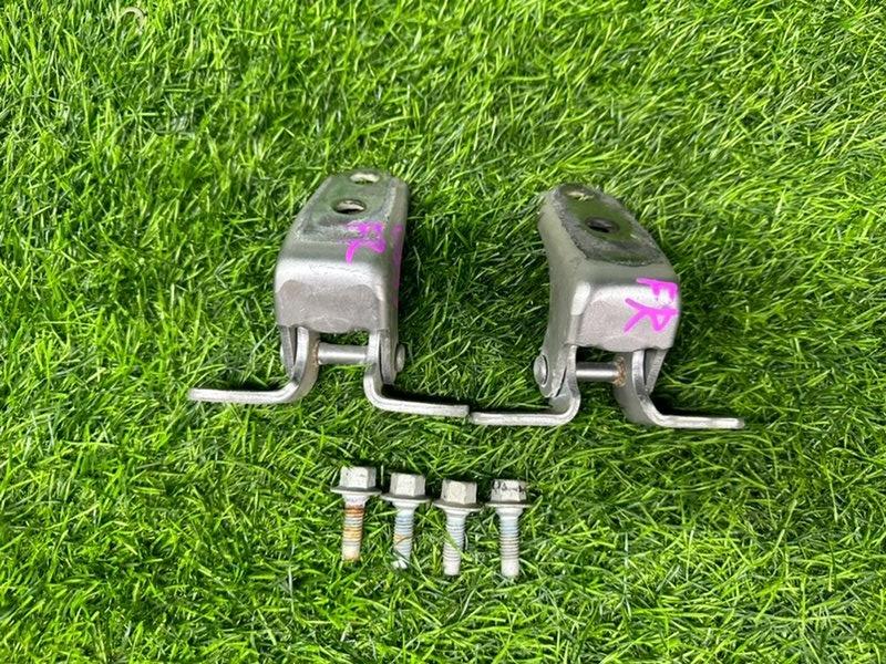Петли двери ПАРА верх/низ Honda Fit GD1/GD3 передние правые (б/у)