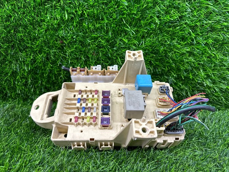 Блок предохранителей салона TOYOTA SIENTA NCP81 1NZ-FE 2007 (б/у)