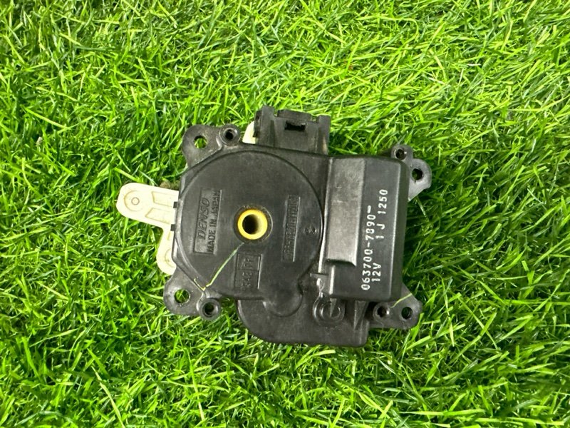 Сервопривод заслонок печки TOYOTA SIENTA NCP81 1NZ-FE 2007 (б/у)