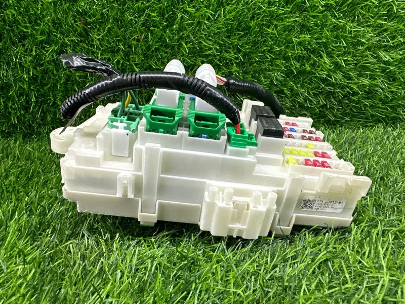 Блок предохранителей салона Honda Vezel RU2 L15B 2013 (б/у)