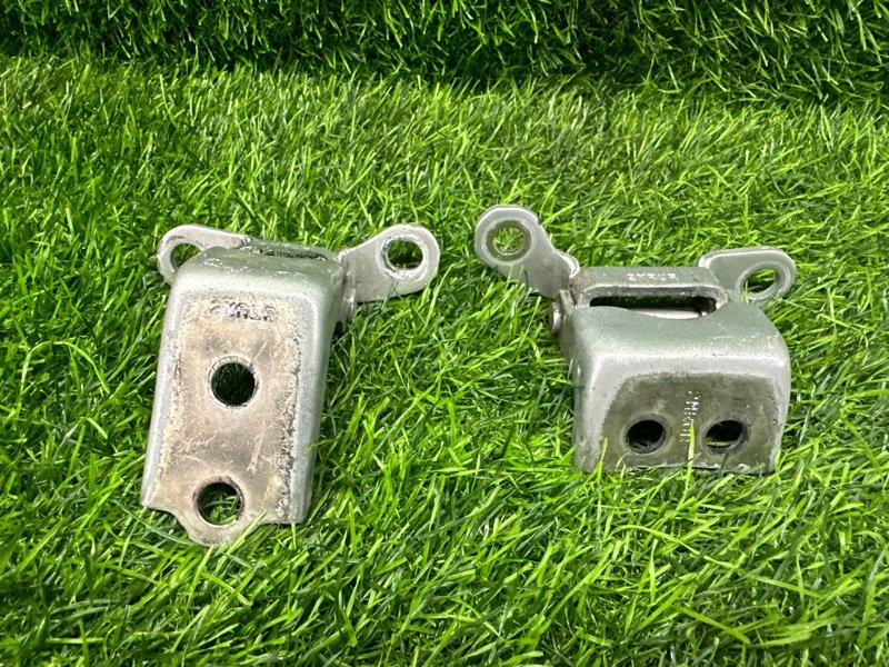 Петли двери ПАРА верх/низ Honda Vezel RU2 L15B 2013 передние левые (б/у)