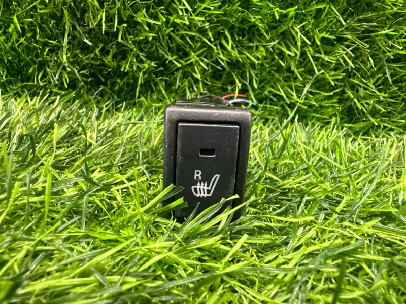 Кнопка подогрева сидений Suzuki Hustler MR31S R06A 2014 правая (б/у)