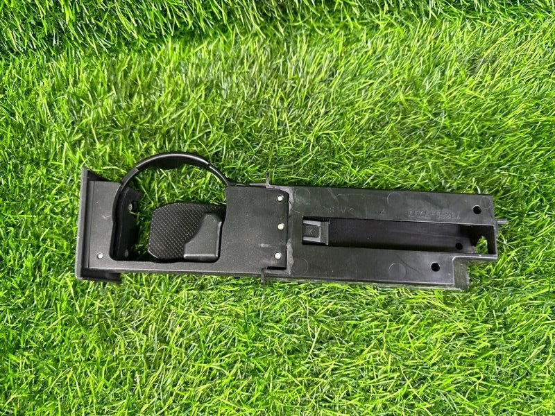 Подстаканник Suzuki Hustler MR31S R06A 2014 (б/у)