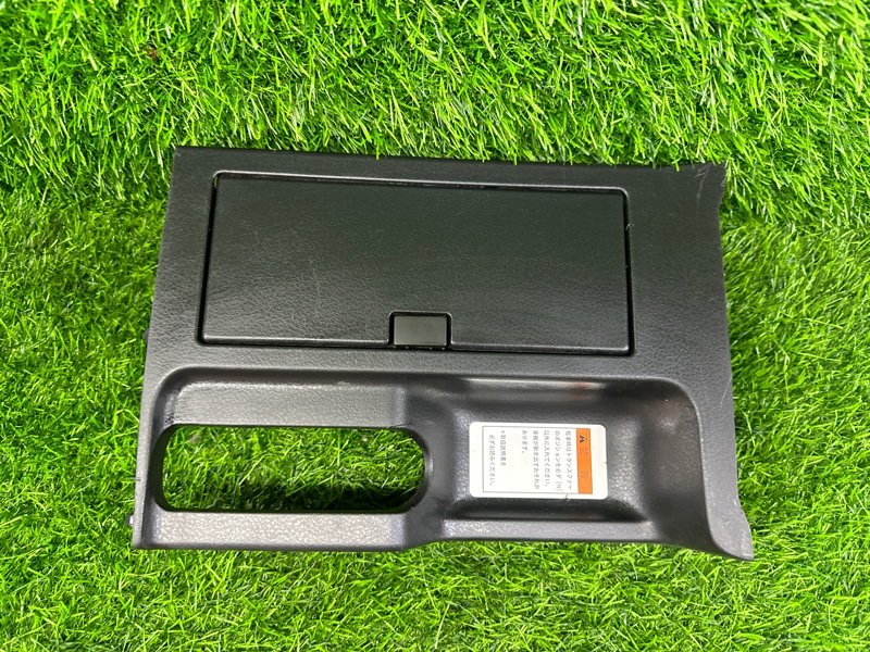 Консоль между сидений SUZUKI ESCUDO TD54 (б/у)