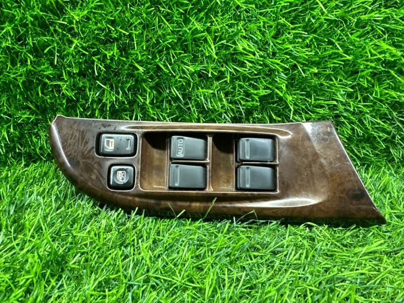 Пианино NISSAN CEFIRO A32 переднее правое (б/у)