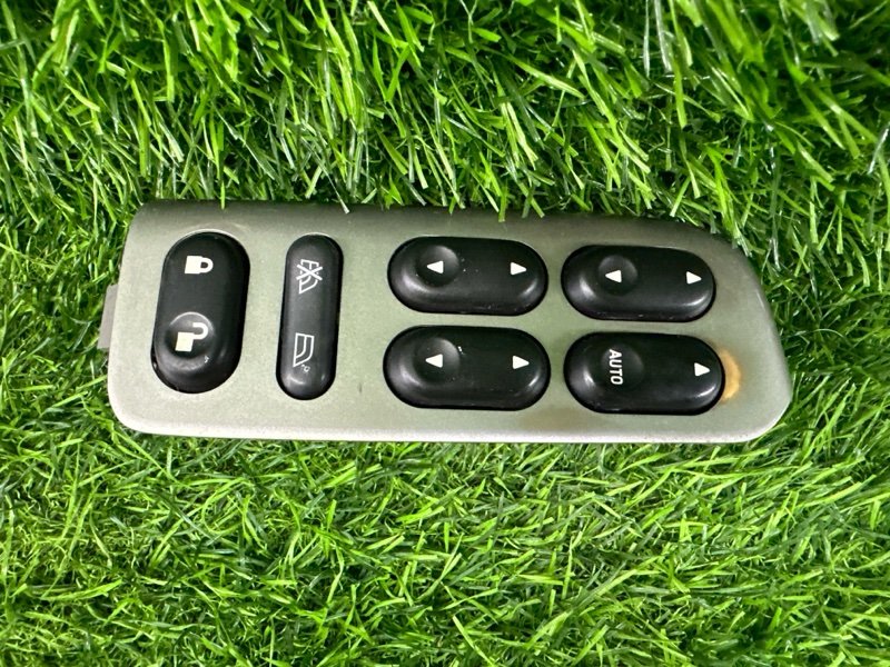 Пианино MAZDA TRIBUTE EPEW переднее правое (б/у)