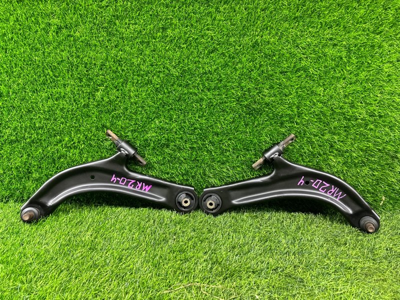 Рычаги ПАРА ЛЕВЫЙ/ПРАВЫЙ NISSAN SERENA C26 передние (б/у)