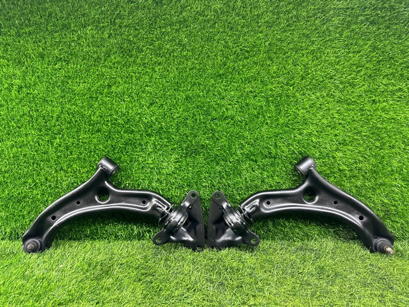 Рычаги ПАРА ЛЕВЫЙ/ПРАВЫЙ HONDA FIT GE6 передние (б/у)