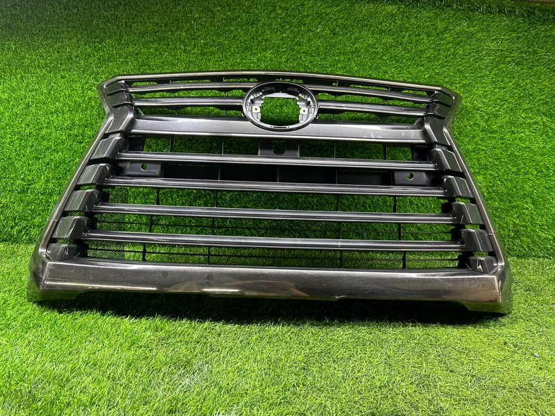 Решетка радиатора LEXUS LX570 URJ202 передняя (б/у)