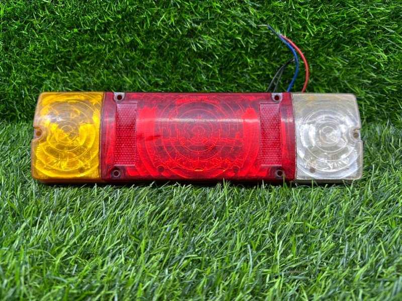 Стоп-сигнал Mitsubishi Canter FD50A задний левый (б/у)