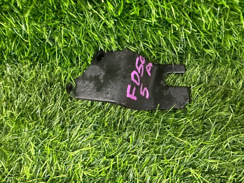 Крепление тросика МКПП MITSUBISHI CANTER FD50A (б/у)