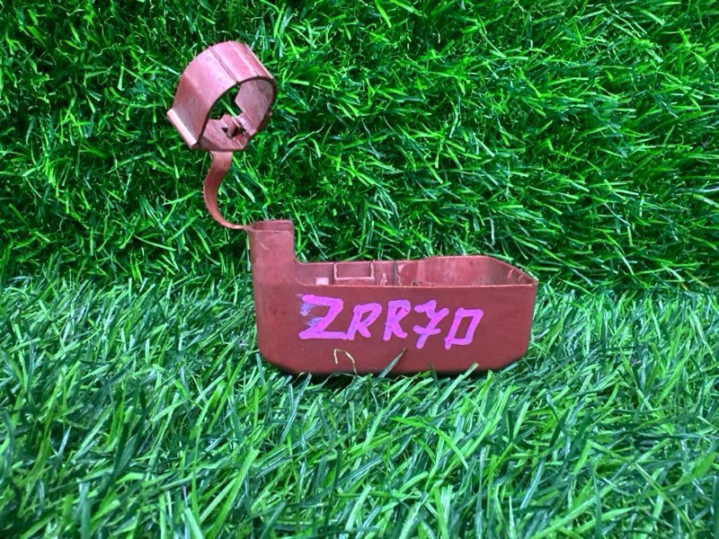 КРЫШКА КЛЕММЫ АККУМУЛЯТОРА TOYOTA VOXY ZRR70 (б/у)