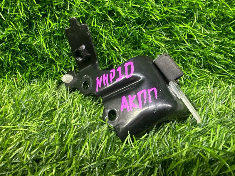 Кронштейн троса АКПП TOYOTA AQUA NHP10 (б/у)