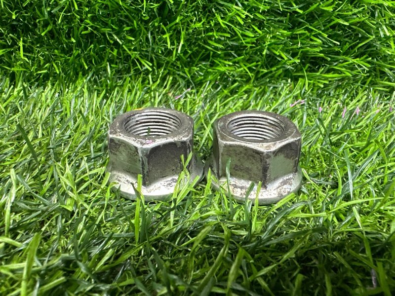 Гайка ступицы лево/право NISSAN NOTE E12 HR12 передняя (б/у)