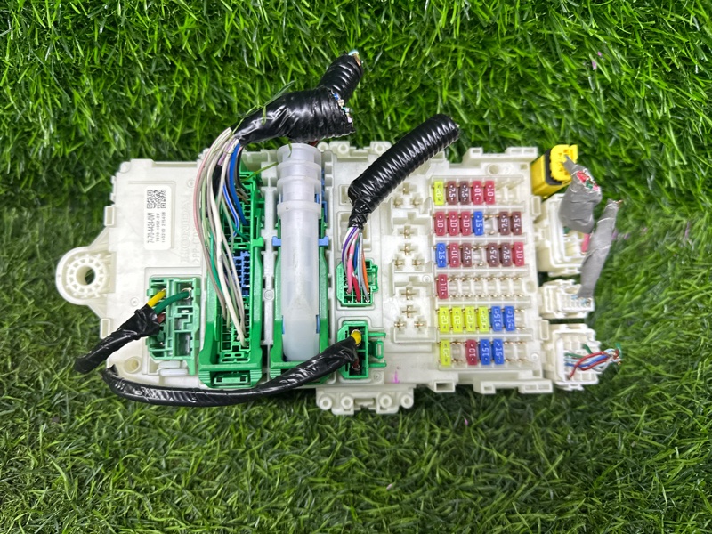 Блок предохранителей HONDA FIT GP5 (б/у)