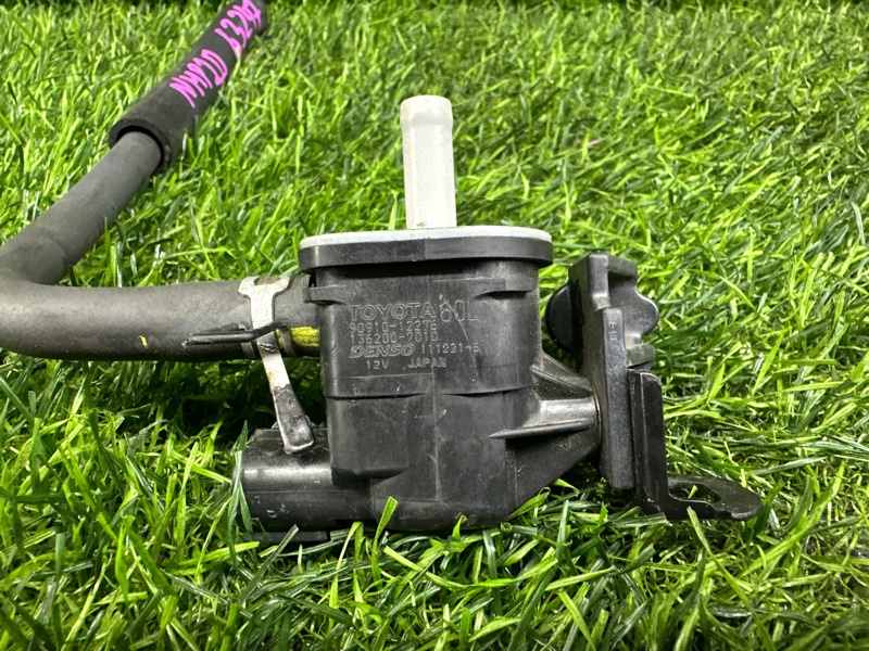 Вакумный клапан TOYOTA AQUA NHP10 1NZFXE (б/у)