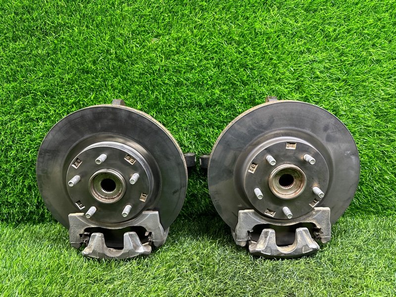 Ступицы ПАРА Лево/Право Mitsubishi Delica D:5 CV5W передние (б/у)