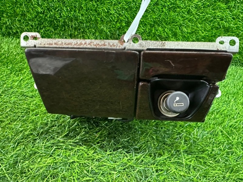Консоль центральная Toyota Crown GS151 GS151H JZS151 JZS153 JZS155 LS151 LS151H (б/у)