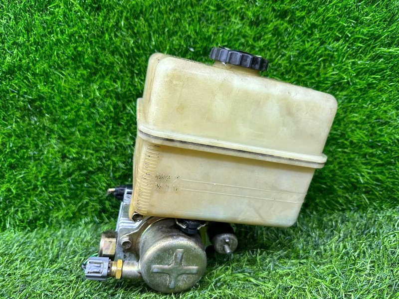 Насос гидроподвески Toyota Land Criuser UZJ100 (б/у)