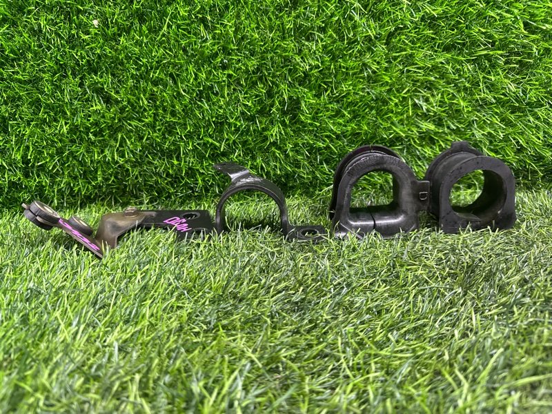 Крепление рулевой рейки NISSAN BASSARA HU30 (б/у)