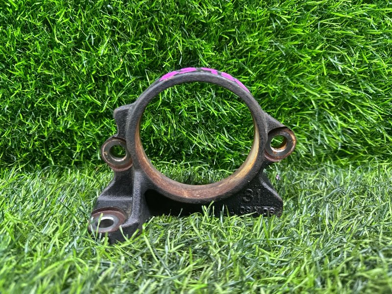 Кронштейн привода TOYOTA ESTIMA ACR50 передний правый (б/у)