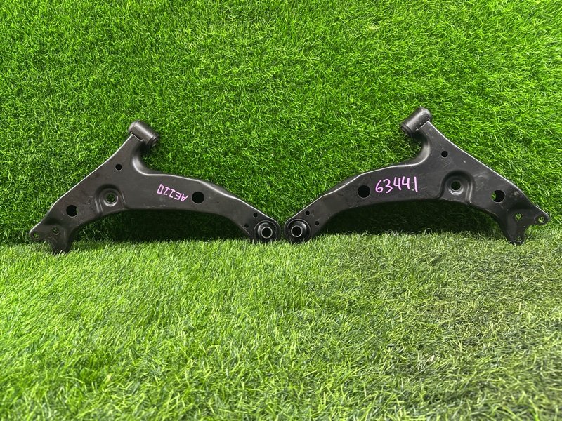 Рычаги ПАРА ЛЕВЫЙ/ПРАВЫЙ TOYOTA COROLLA AE110 передние (б/у)