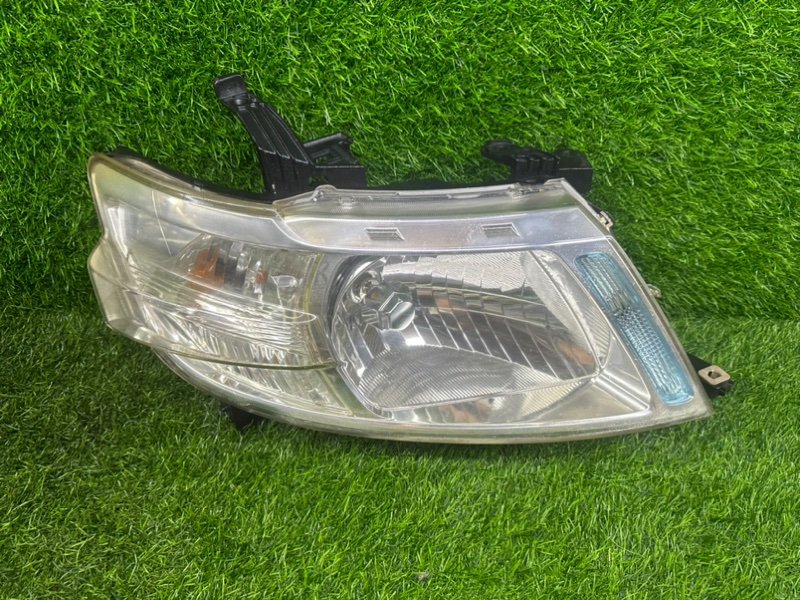 Фара Nissan Serena C25  CC25  CNC25  NC25 правая (б/у)