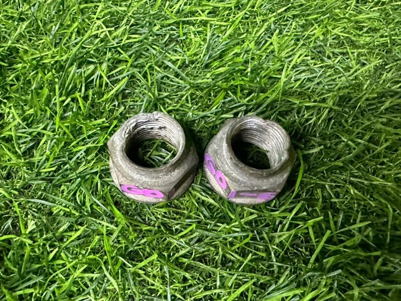 Гайка ступицы Honda FIT GD3 передняя (б/у)