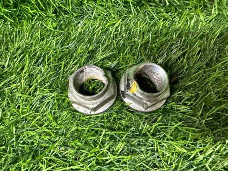 Гайка ступицы Honda Vezel RU2 передняя (б/у)