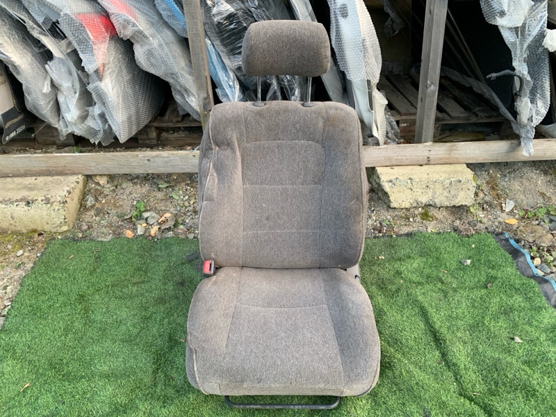 Сиденье TOYOTA CORONA PREMIO ST210 переднее левое (б/у)
