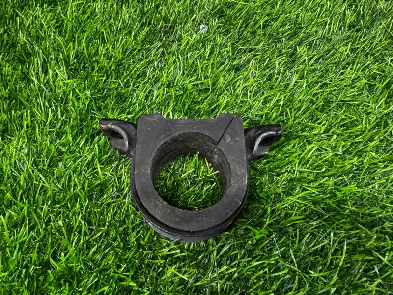 Крепление рулевой рейки Toyota Caldina AT191 AT191G AT211 AT211G ST190 ST190G ST191 ST191G ST210 ST210G (б/у)