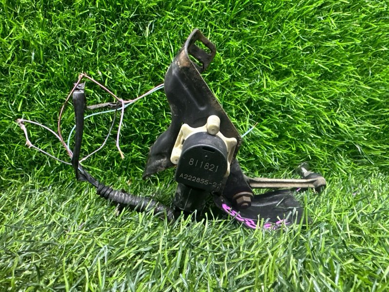 Датчик высоты подвески TOYOTA ESTIMA ACR50 2AZFE задний (б/у)