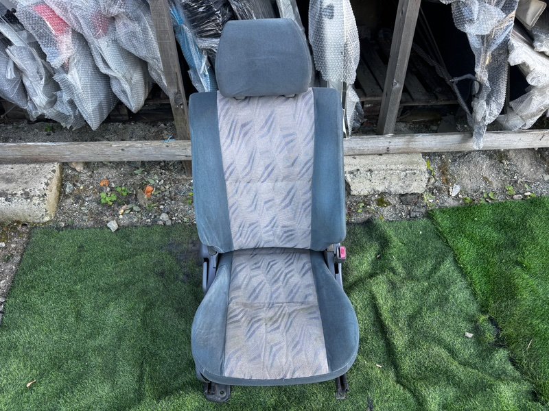 Сидение TOYOTA LAND CRUISER PRADO RZJ95 3RZFE переднее правое (б/у)