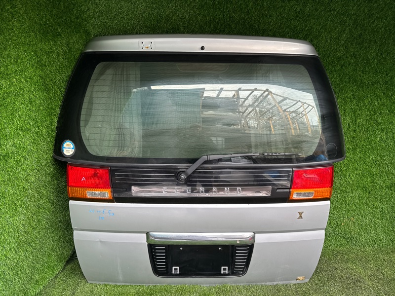 Дверь багажника NISSAN ELGRAND APWE50 VG33E задняя (б/у)