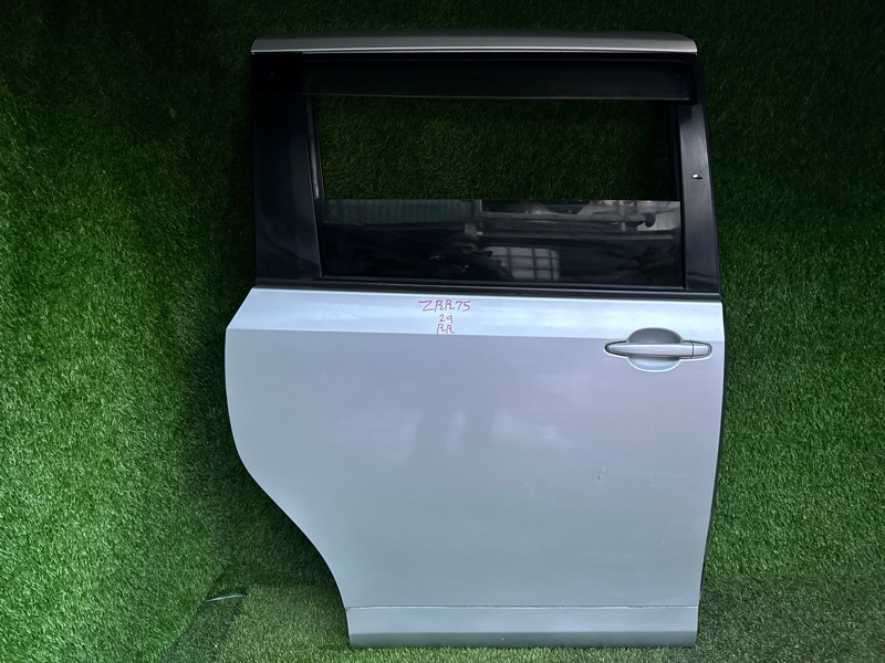 Дверь TOYOTA VOXY ZRR75 3ZRFE задняя правая (б/у)