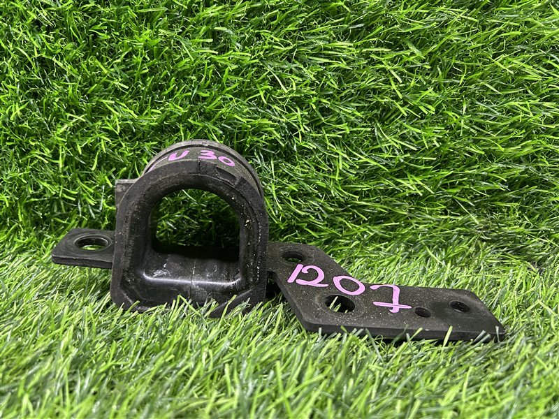 Крепление рулевой рейки Nissan Bassara HU30 NU30 TNU30 TU30 U30 VNU30 VU30 JTU30 JHU30 JNU30 JTNU30 JU30 JVNU30 JVU30 (б/у)