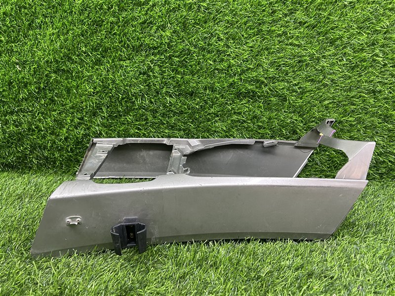 Консоль между сидений TOYOTA HILUX SURF GRN215 GRN215W KDN215 KDN215W RZN210 RZN210W RZN215 RZN215W TRN210 TRN210W TRN215 (б/у)