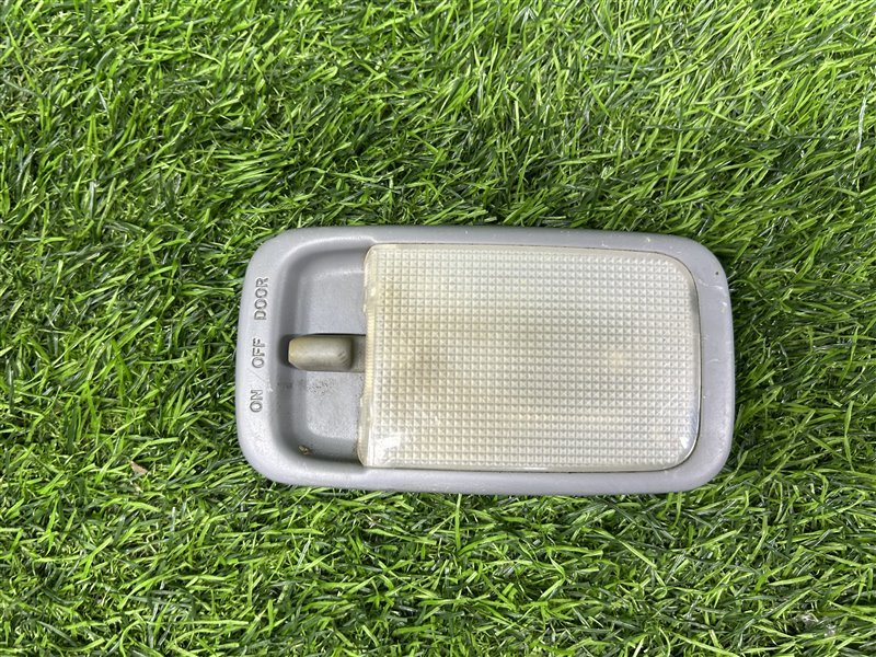 Светильник салона TOYOTA LAND CRUISER PRADO KDJ90 KDJ90W KDJ95 KDJ95W KZJ90 KZJ90W KZJ95 KZJ95W LJ90 LJ95 RZJ90 RZJ90W RZJ95 (б/у)