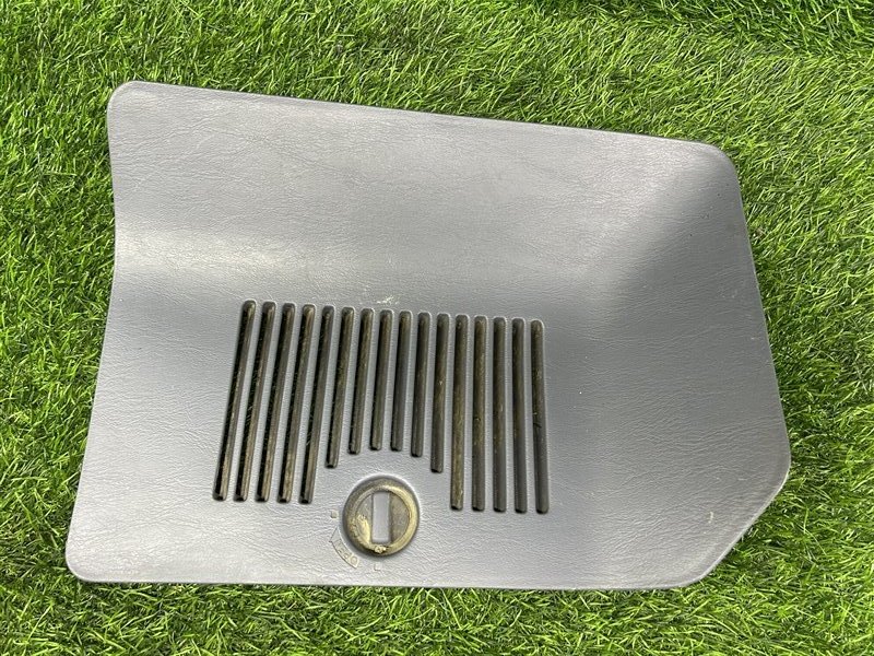 Крышка обшивки багажника TOYOTA LAND CRUISER PRADO KZJ90 1KZTE правая (б/у)