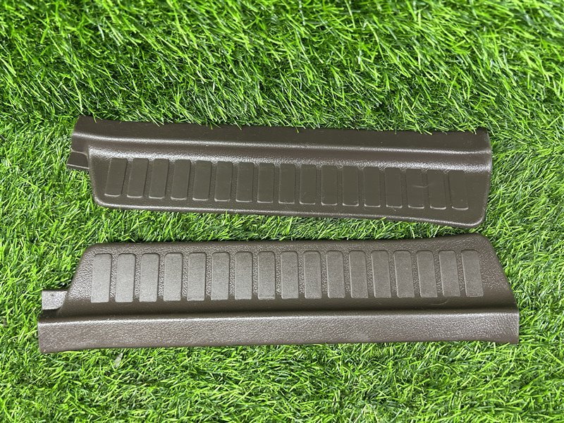 Порожки салона ПАРА ЛЕВО/ПРАВО TOYOTA Land Cruiser HDJ81 1HDT задние (б/у)