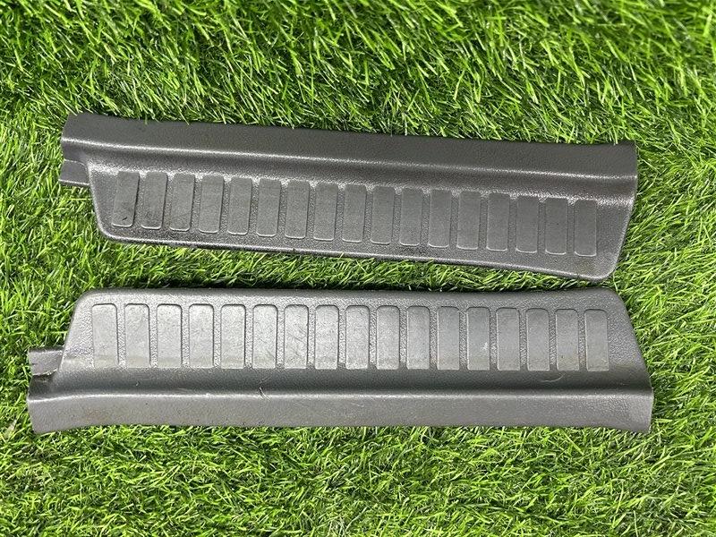 Порожки салона ПАРА ЛЕВО/ПРАВО TOYOTA Land Cruiser HDJ81 1HDT задние (б/у)