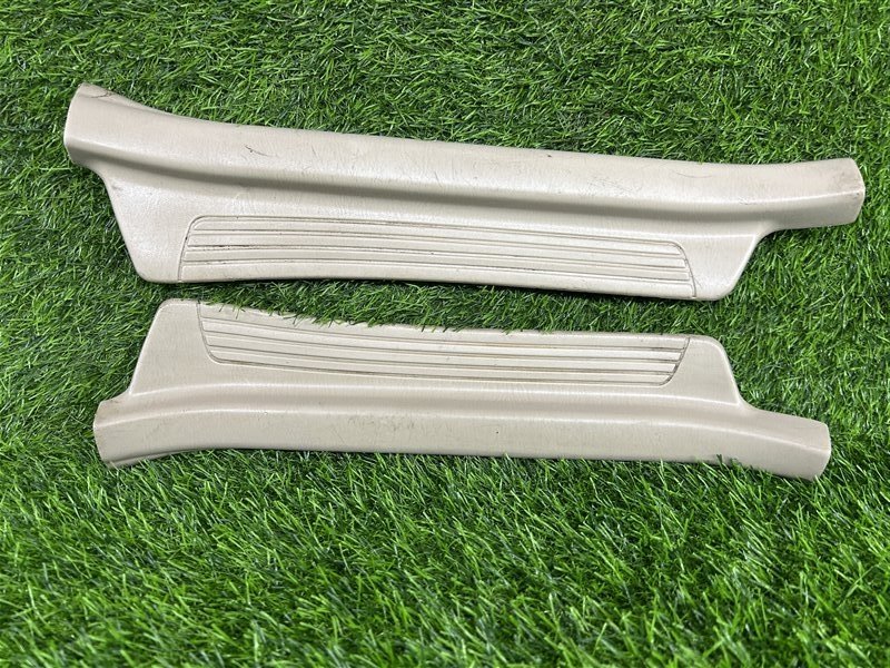 Порожки салона ПАРА ЛЕВО/ПРАВО TOYOTA Land Cruiser UZJ100 2UZFE задние (б/у)