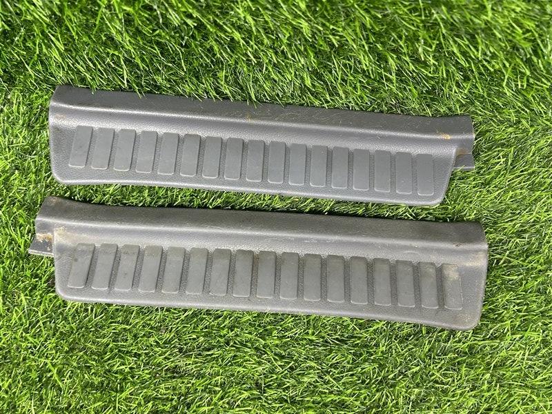 Порожек салона лево/право Toyota Land Criuser HDJ81 1HDFT задний (б/у)