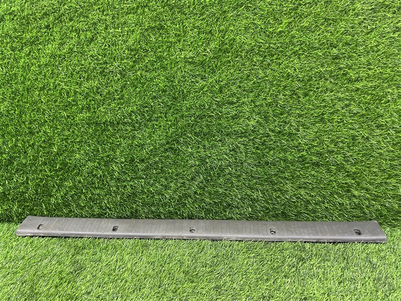 Порожек багажника Toyota Land Cruiser Prado VZJ120 GRJ120 GRJ120W GRJ121 GRJ121W GRJ125 GRJ125W KDJ120 KDJ120W KDJ121 KDJ121W (б/у)