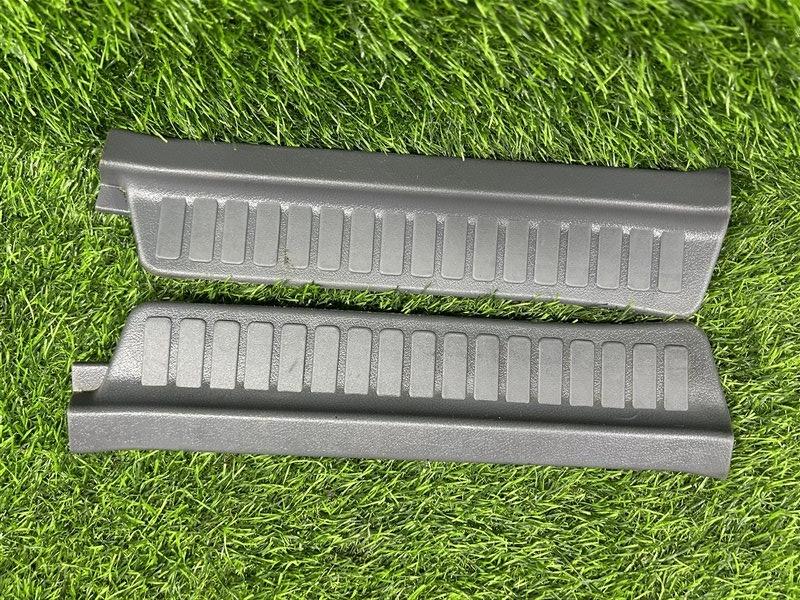 Накладка на порог TOYOTA LAND CRUISER HDJ81 1FZFE задняя (б/у)