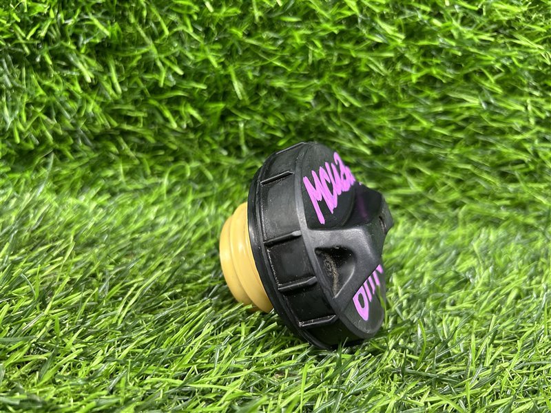 Крышка бензобака Toyota Harrier MCU10 ACU10 ACU10W ACU15 ACU15W ACU30 ACU30W ACU35 ACU35W MCU10W MCU15 MCU15W MCU30 MCU30W (б/у)