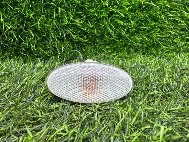 Поворотник в крыло лево/право Suzuki Solio MA15S передний левый (б/у)