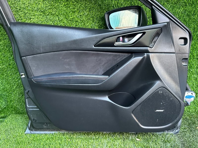 Обшивка двери MAZDA AXELA BM2FS передняя левая (б/у)