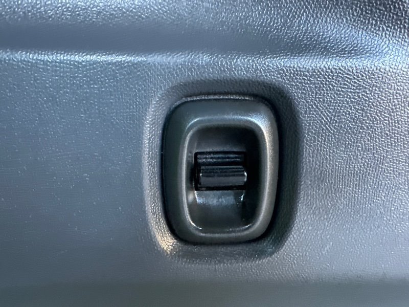 Кнопка стеклоподъемника SUZUKI SOLIO MA15S задняя левая (б/у)