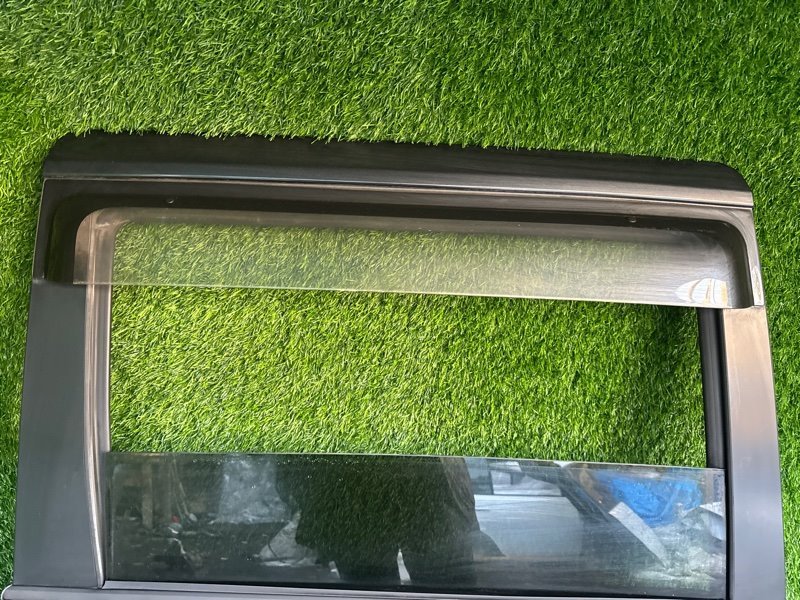 Ветровик TOYOTA VOXY AZR60 1AZFSE задний правый (б/у)